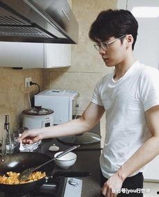 最会做饭的男明星,揭秘最会做饭的男明星背后的美食传奇